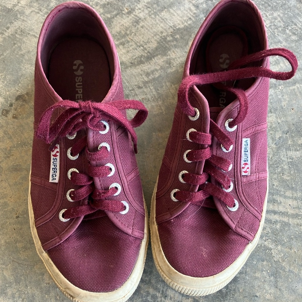 Canvas burgundy sneakers